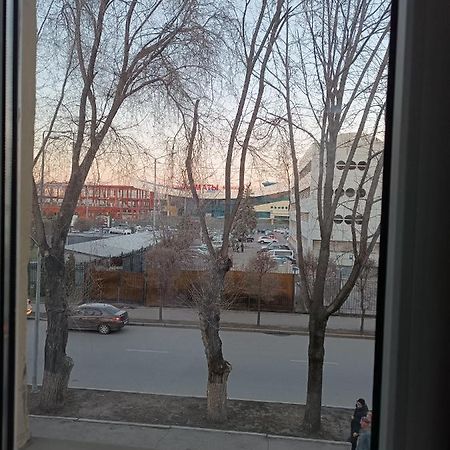 Квартира Напротив Аэропорта Apartamento Turksib Exterior foto