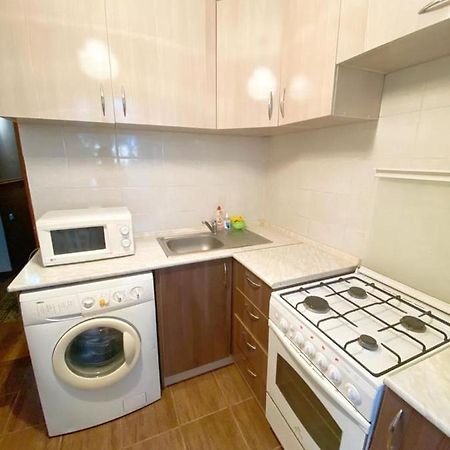 Квартира Напротив Аэропорта Apartamento Turksib Exterior foto