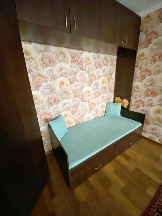 Квартира Напротив Аэропорта Apartamento Turksib Exterior foto