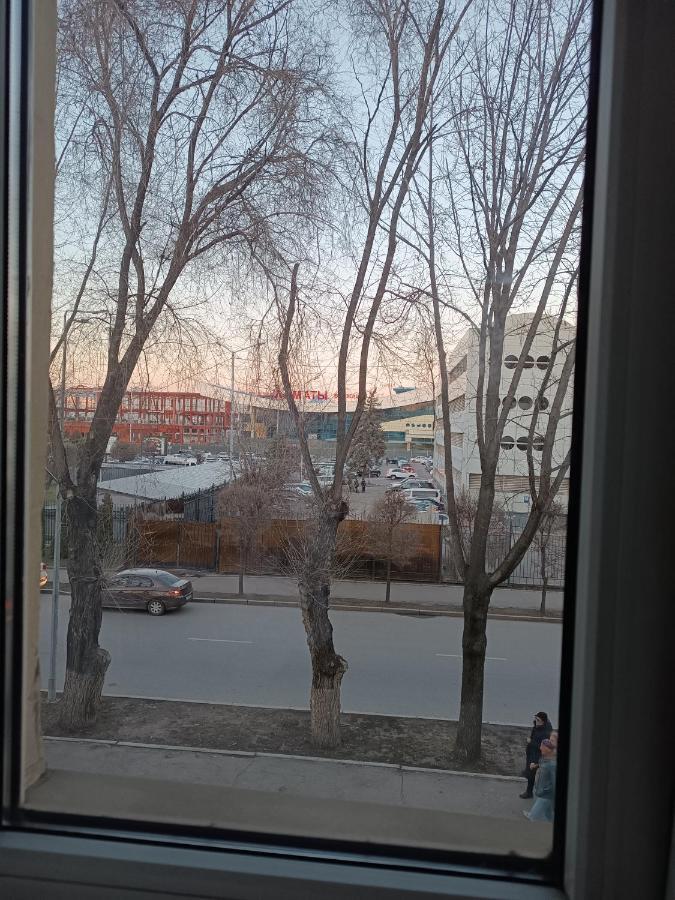 Квартира Напротив Аэропорта Apartamento Turksib Exterior foto